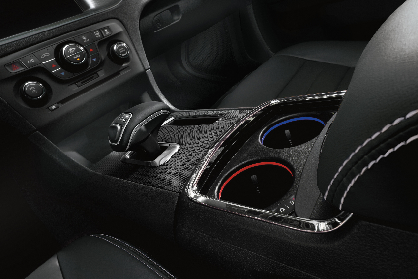 Console centrale pour la Dodge Charger AWD Sport 2013