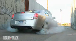 Chrysler 300 SRT8 2012 testée par Road & Track